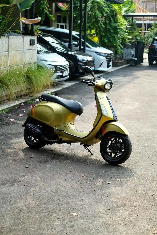 Vespa Sprint S Edition Rare Colour