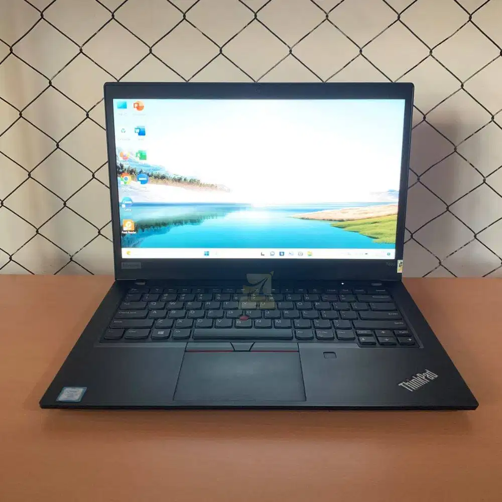 Lenovo ThinkPad T490 / i7-8665U / RAM 16GB / SSD 256GB / Intel UHD / W