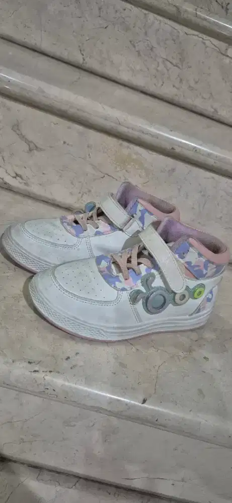 Sepatu Anak umur 8 ke 10 perempuan