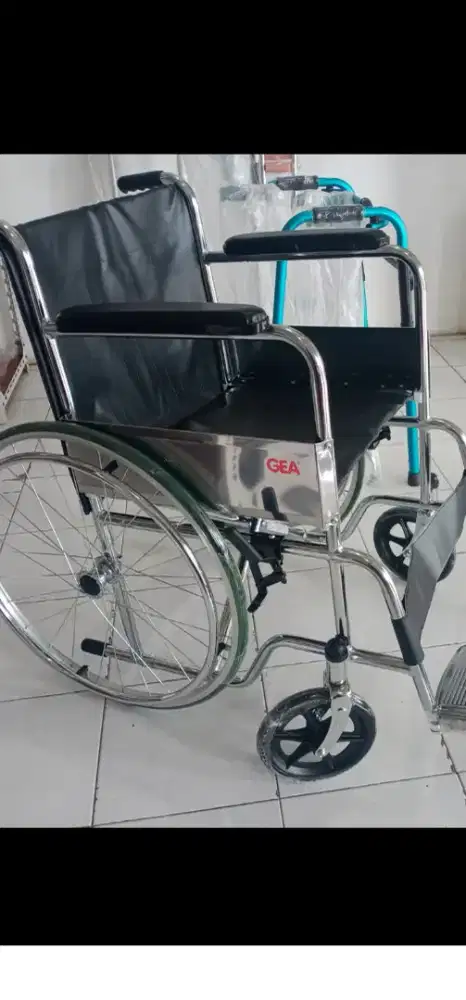 Kursi roda baru