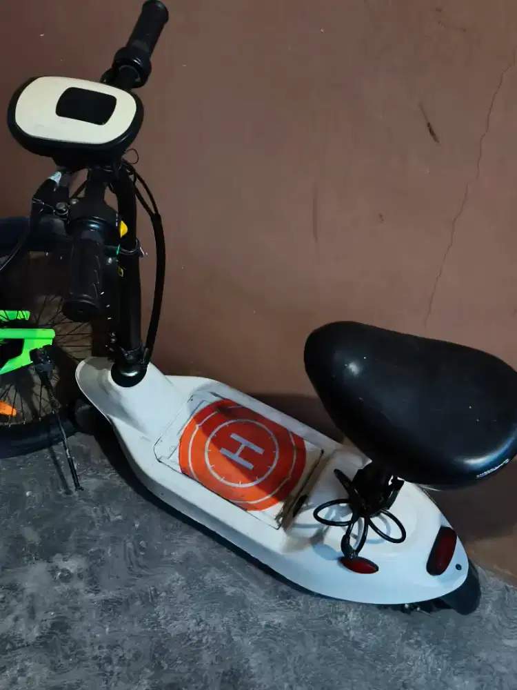 SCOOTER LISTRIK DOLPHIN – Rp1.000.000 NEGO