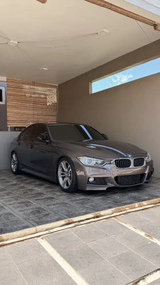 Mobil BMW 320i 2015 murah