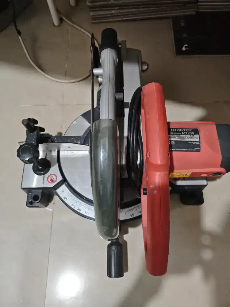 Mesin potong maktek