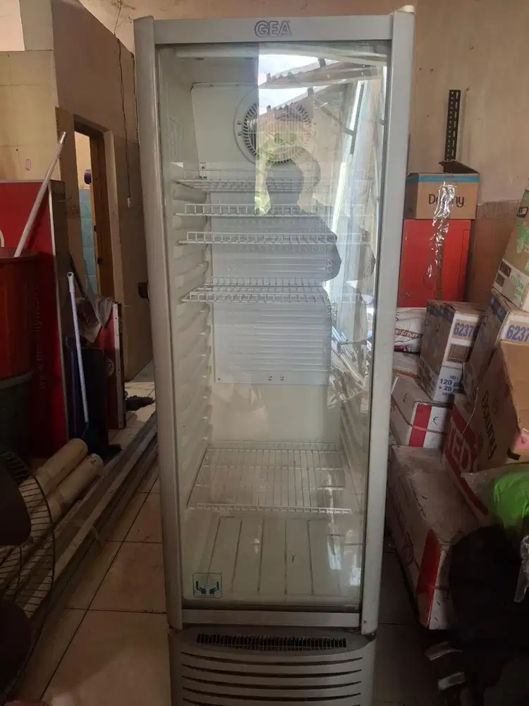 Showcase Cooler / Kulkas GEA 282 Liter