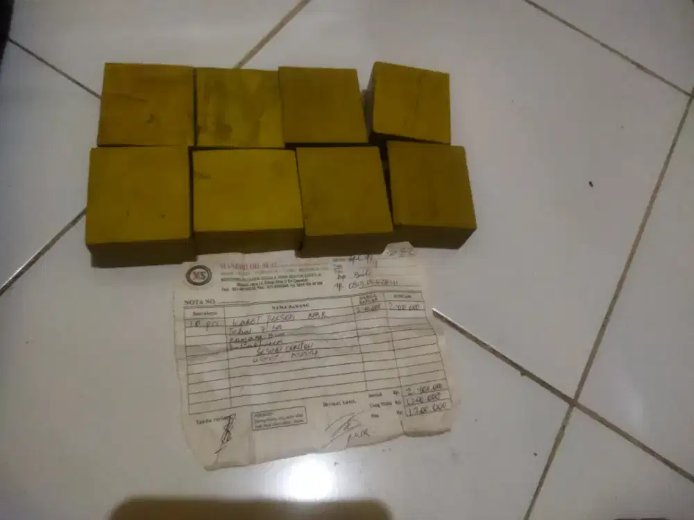 karet kotak kuning