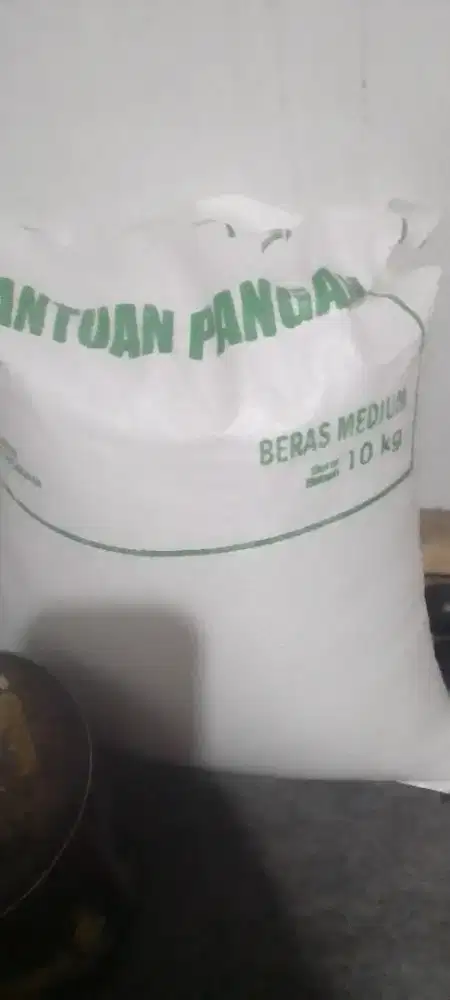 Jual beras 10 kilo 100 ribu  kalau 1 karung