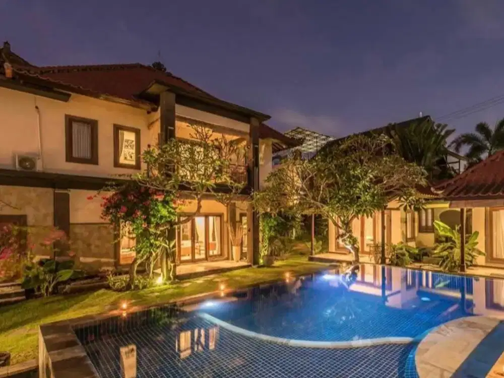 Villa kayu tulang selatan canggu