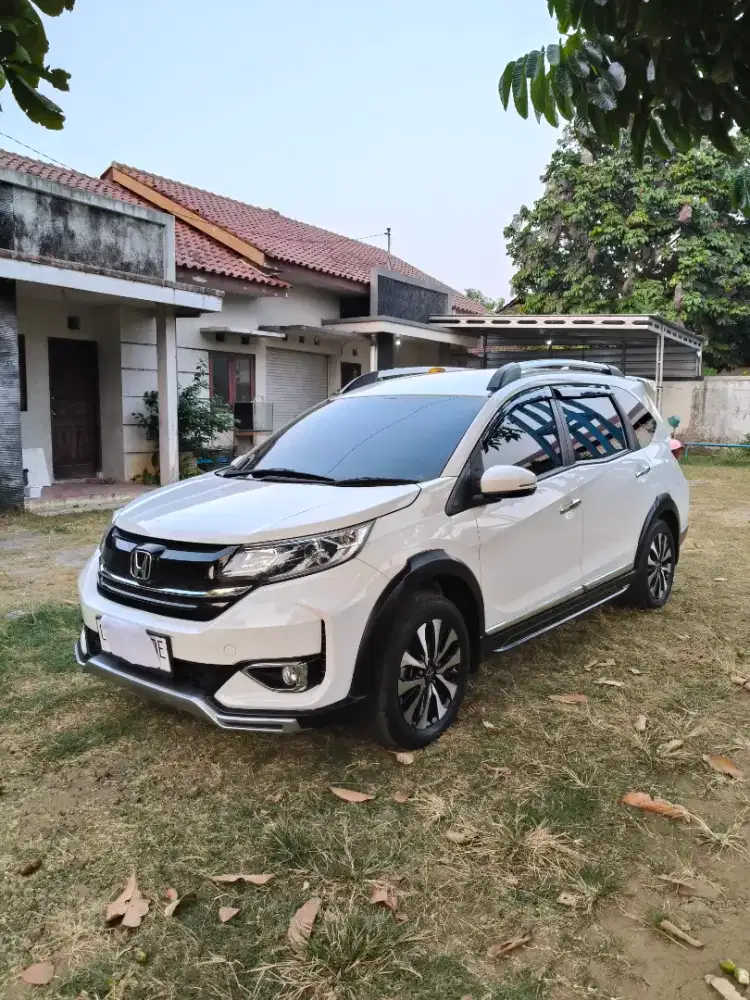 Dijual Honda BR-V Prestige warna putih th 2021 facelift plat baru