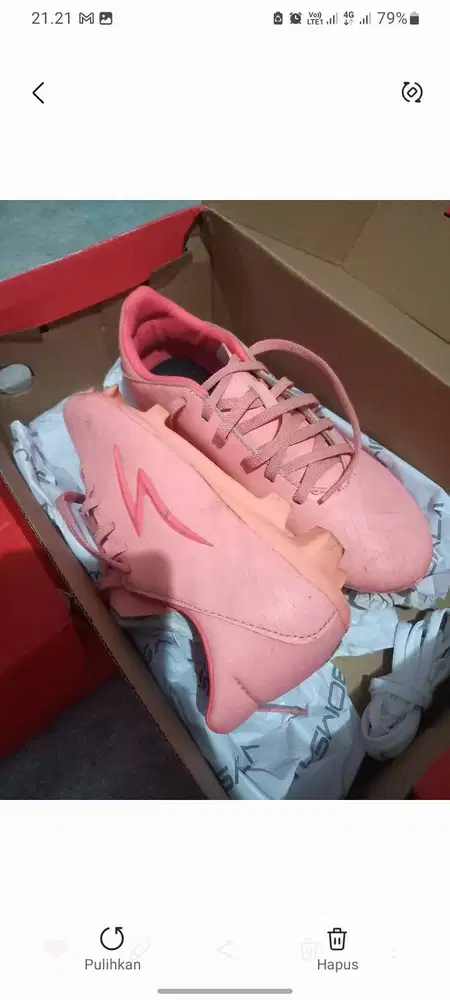 Sepatu bola specs essorer