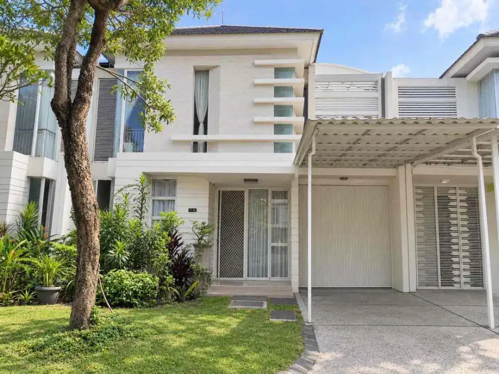 Dijual rumah siap huni full furnish row jalan 3 mobil pakuwon city