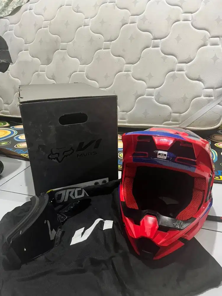 Helm Fox V1 MVRS + Goggle Orca Frameless