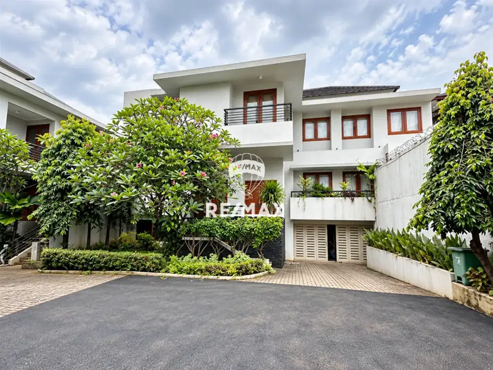 DIJUAL RUMAH MEWAH HOOK EKSKLUSIF TOWNHOUSE LEBAK BULUS RAYA JAKARTA SELATAN