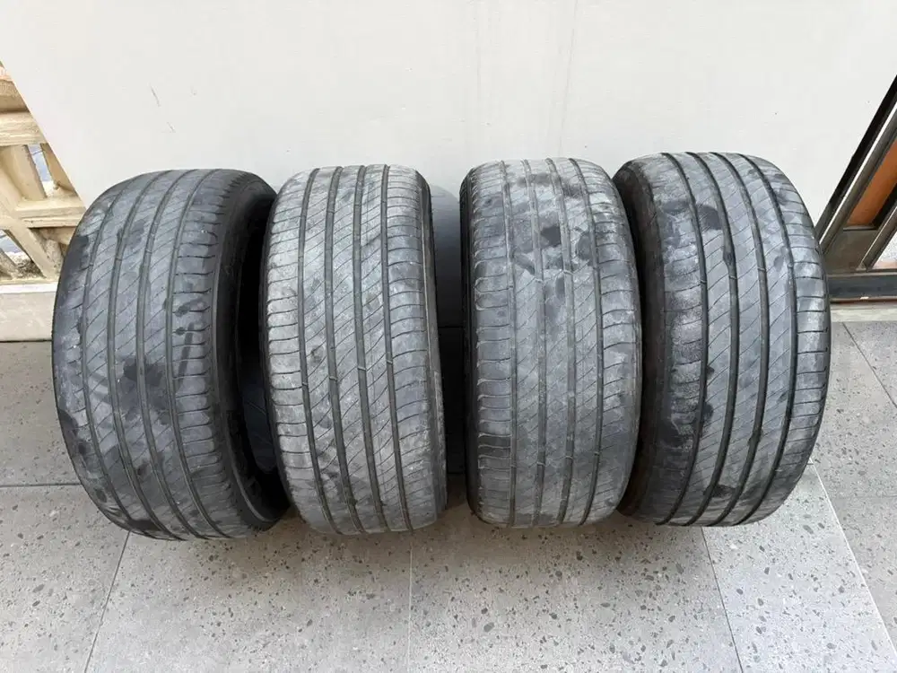 Ban Michelin 235/50/18