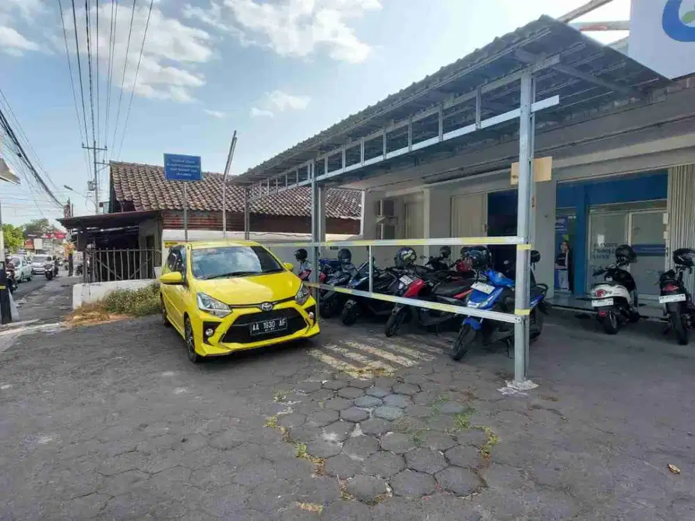 Ruang usaha, mangku jalan utama Palagan Yogyakarta.