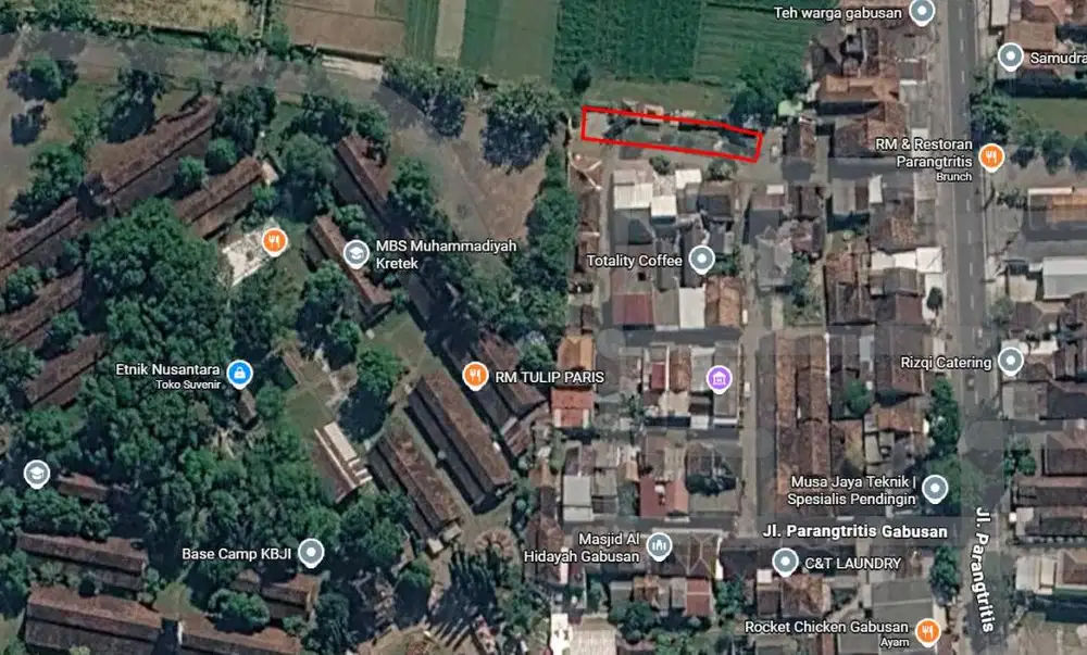 Tanah bersebelahan dengan area pasar seni Gabusan