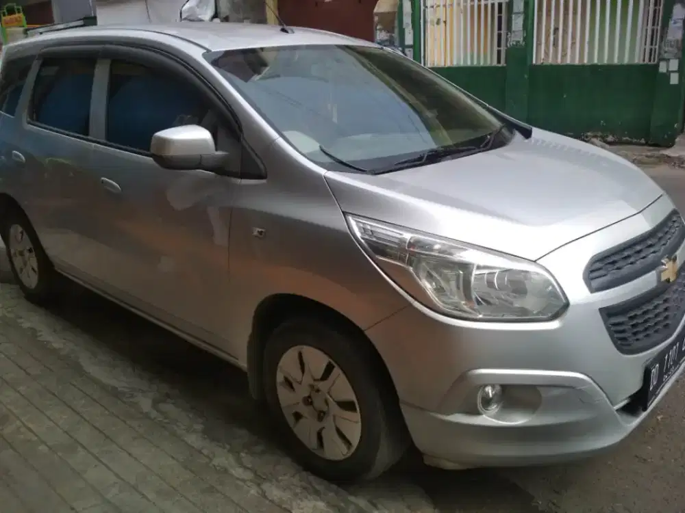 Dijual cepat mobil Chevrolet Spin transmisi manual