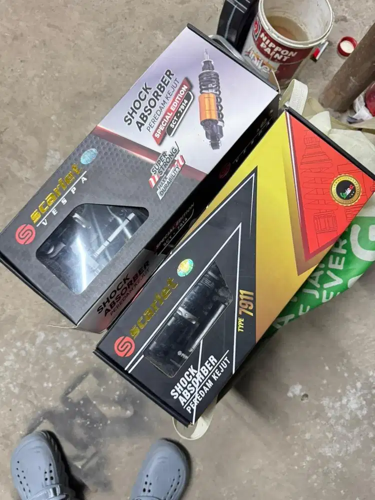 Shock Scarlet Vespa Matic