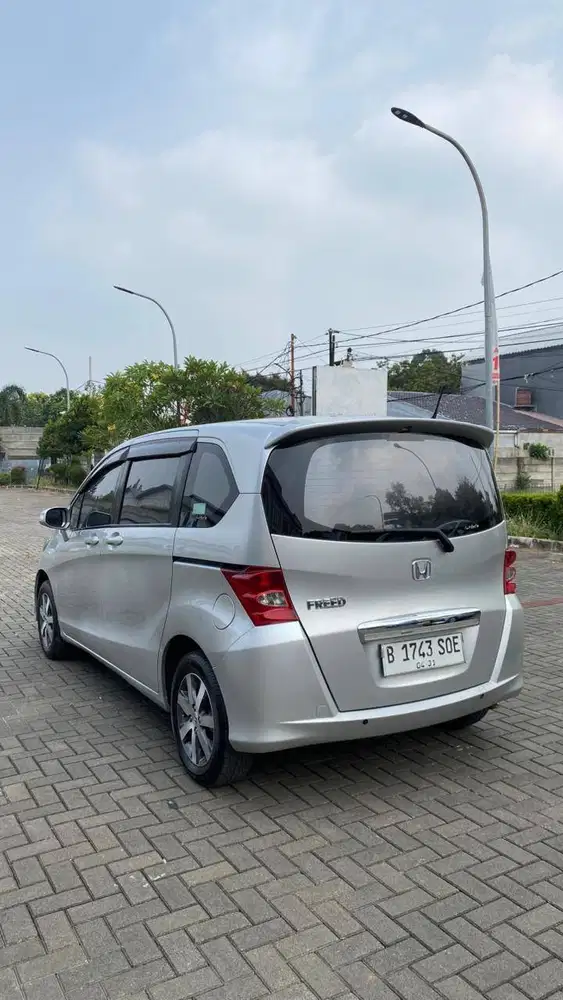 DP MINIM_HONDA FREED TAHUN 2011 SIAP PAKAI MULUS