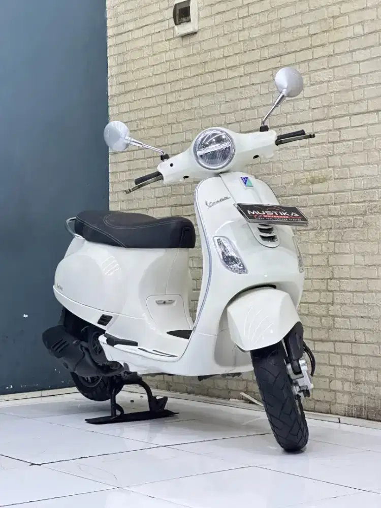 VESPA LX125 IGET 2024 NIK 2023 - Chintia Mustika