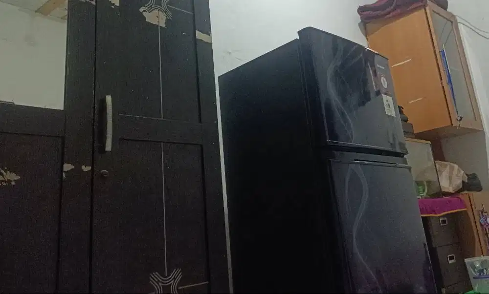 Kulkas 2 pintu kondisi kurang lebih 90 % Mulus