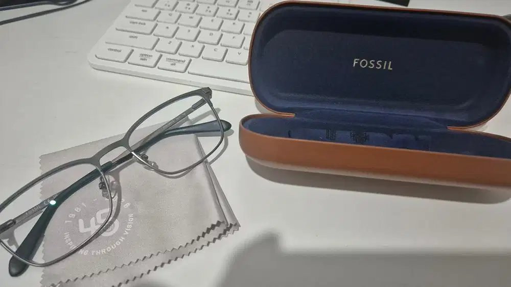 Kacamata Pria merk Fossil