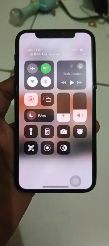 iPhone 11 Pro 64GB Midnight Green Fullset Ori All Operator Permanen