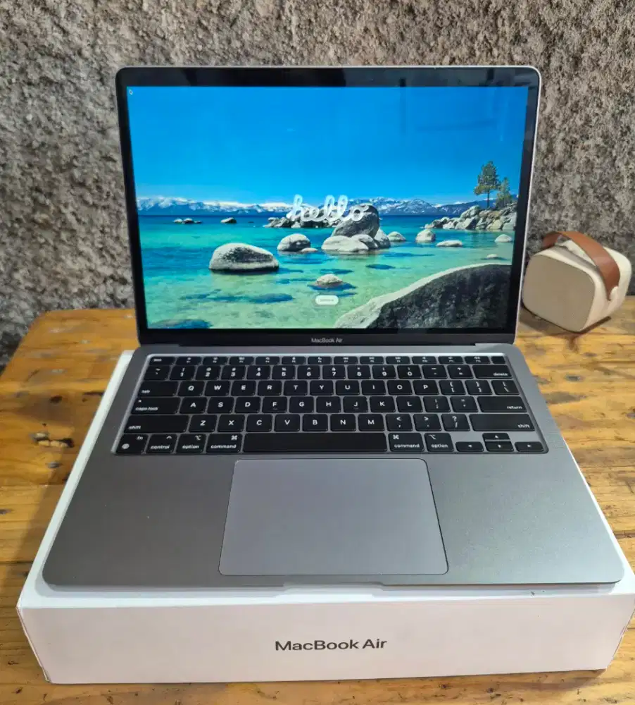 MacBook M1 2020 8/256