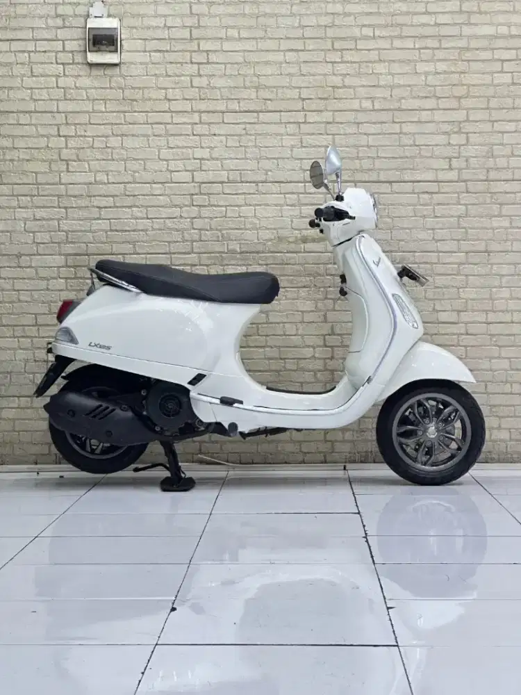 VESPA LX125 IGET 2024 NIK 2023 - Chintia Mustika
