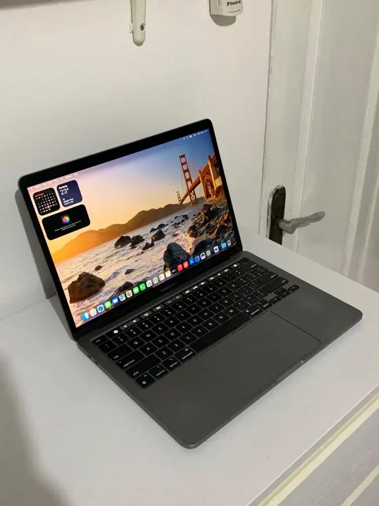 MacBook Pro 2022 M2 8/256 (13 inch)