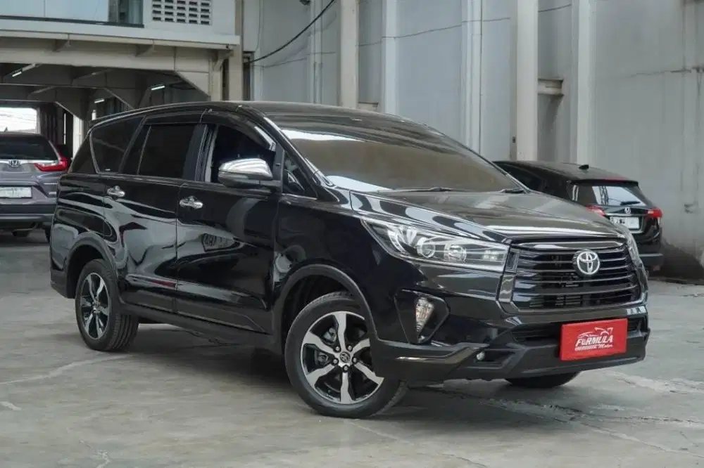 TOYOTA INNOVA VENTURER DISEL A/T  2022