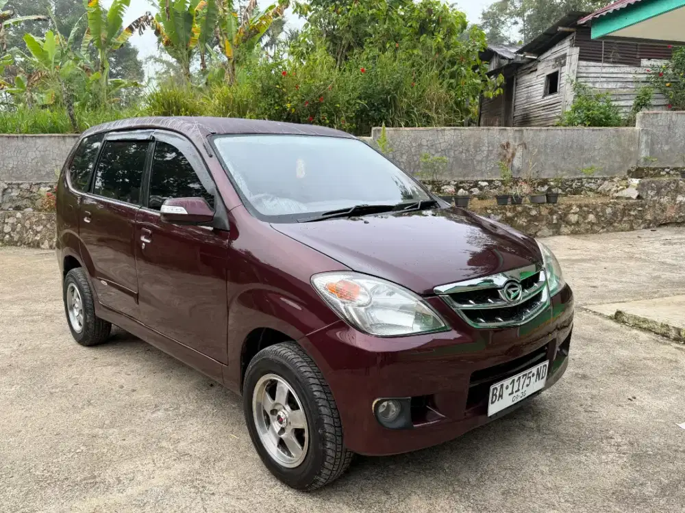 Dijual xenia Li sporty th 2010 segeeh
