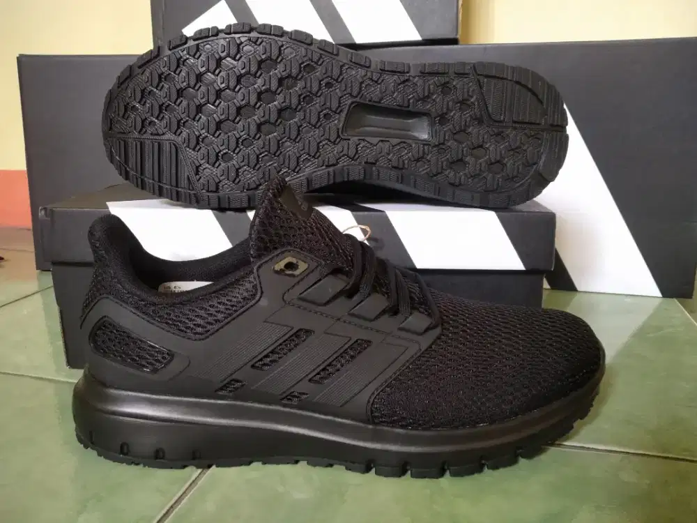 Sepatu hitam Adidas run size 42 murah