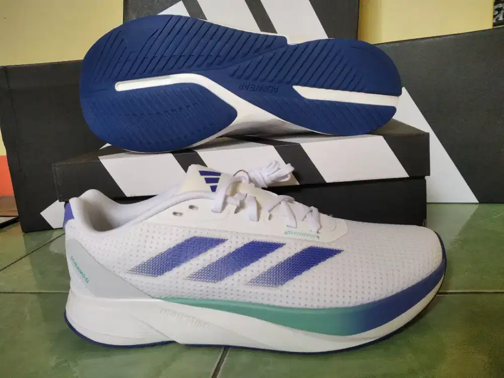 Sepatu putih Adidas size 42 2/3 murah