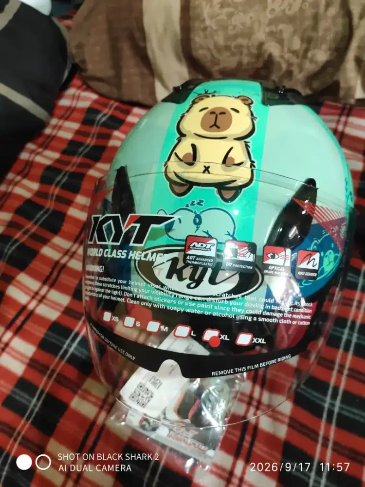 Dijual helm baru