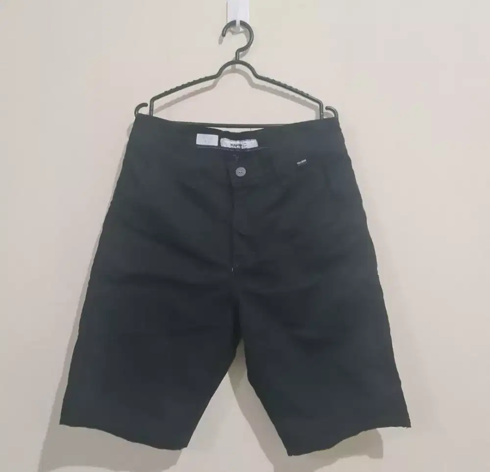 Celana pendek hitam stretch pull&bear size 30 no eiger