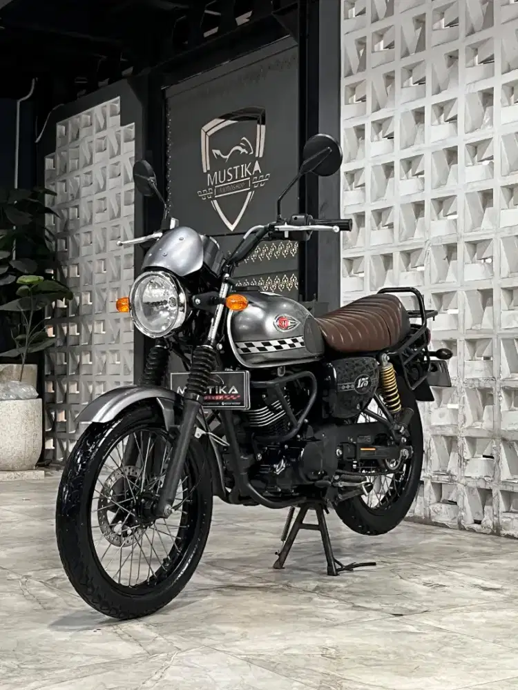 KAWASAKI W175 CAFE 2022 - Chintia Mustika
