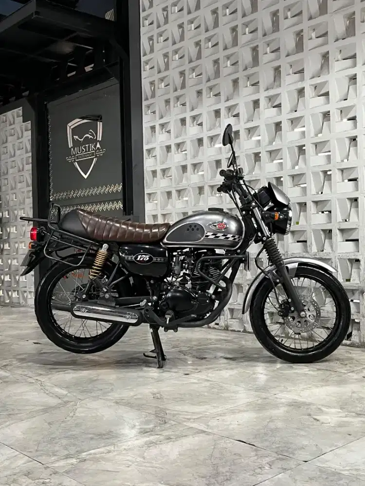 KAWASAKI W175 CAFE 2022 - Chintia Mustika