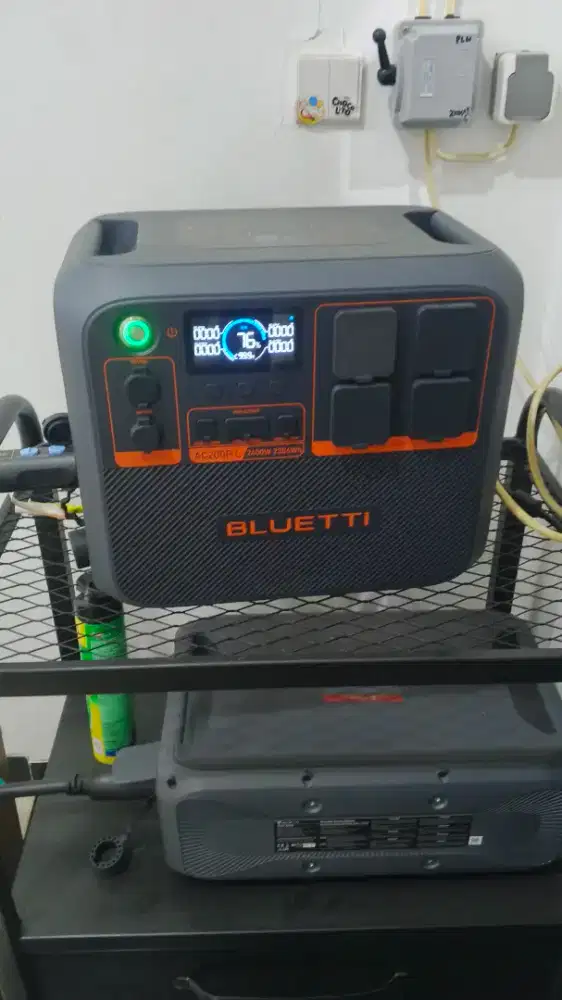 Paket BLUETTI AC200P L + B300K + Solar PV200