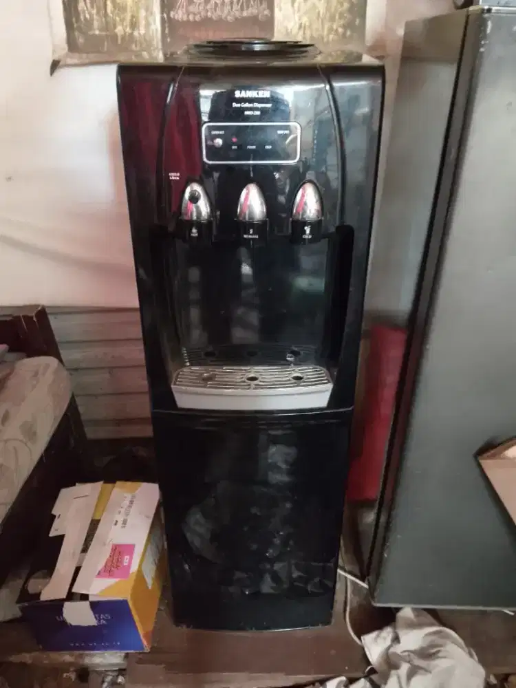 ​Preloved Dispenser Sanken Duo Gallon HWD-Z88/HWD-Z90