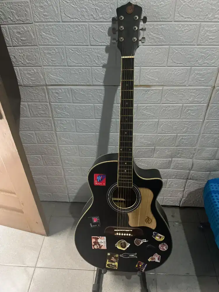 Dijual gitar Mandalika