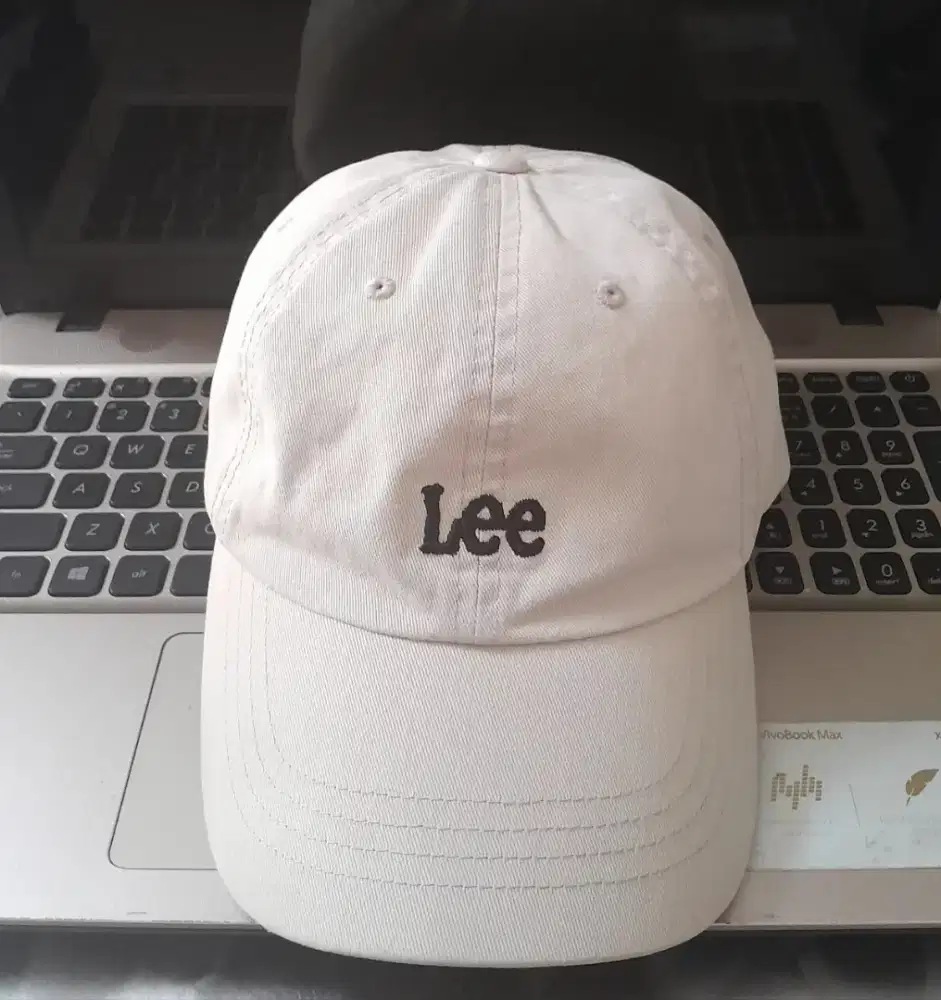 Preloved Topi Lee Original