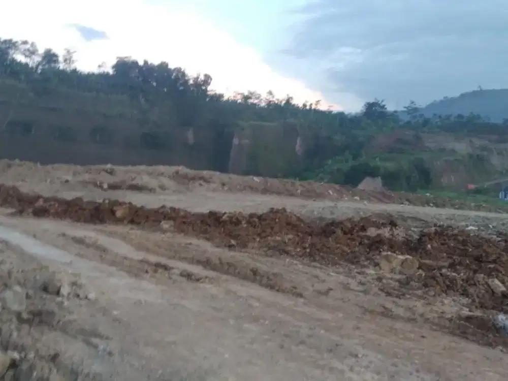 Jual Tanah Luas Lokasi Stretegis bisa untuk Perumahan dan Pariwisata di Cempaka Padalarang