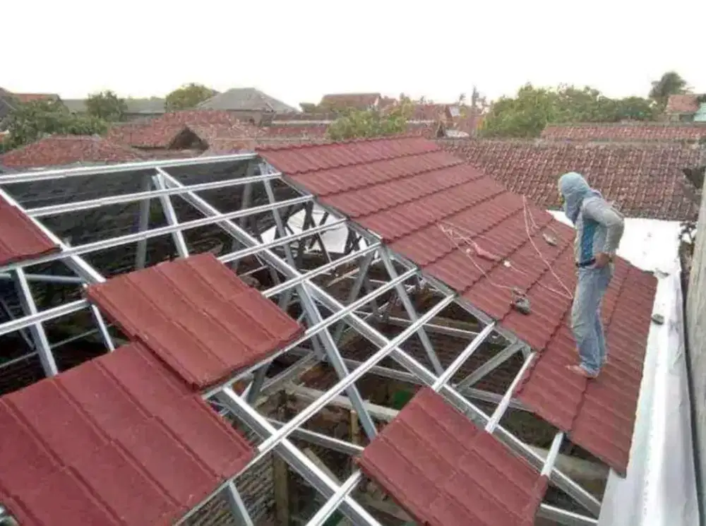 Renovasi bongkar pasang atap rumah spandek pasir