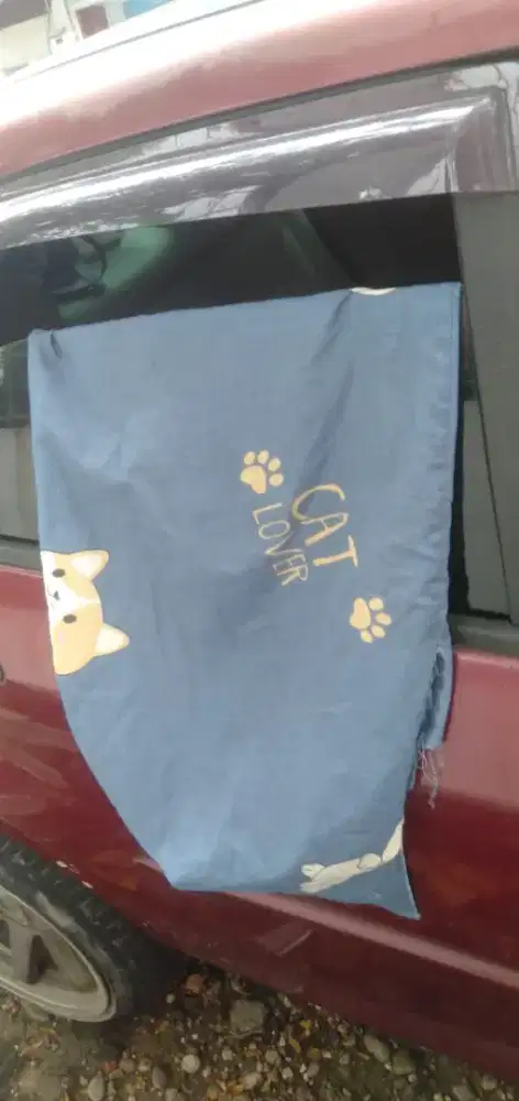 Ini jual aja akan kah laku  wa dan hp ada 12  sarung bantal nya