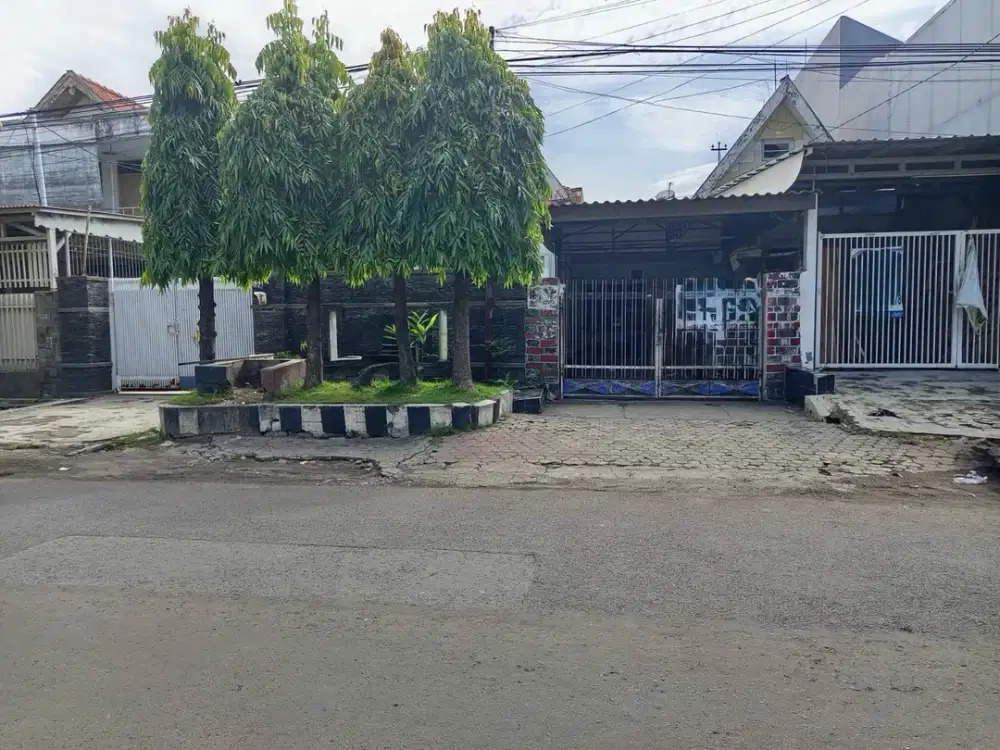 Tumapel Peris depan sekolah St Maria Surabaya