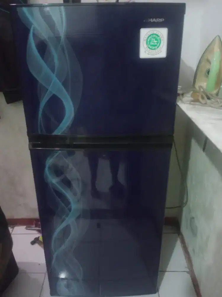 Kulkas 2 pintu merk SHARP