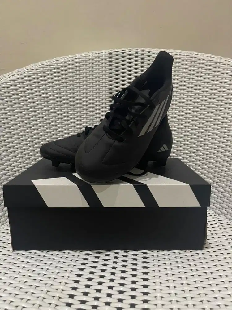 Sepatu Bola Adidas