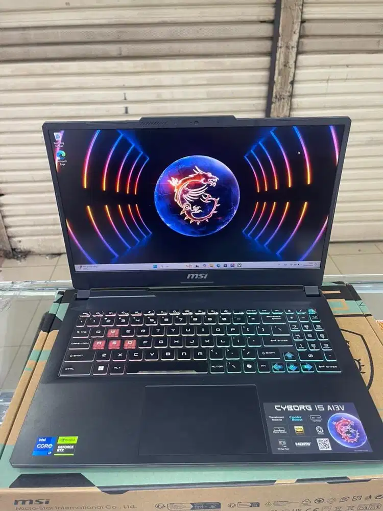 LAPTOP GAMING MSI CYBORG 15 A13V RTX4060 i7 32/1tb garansi resmi