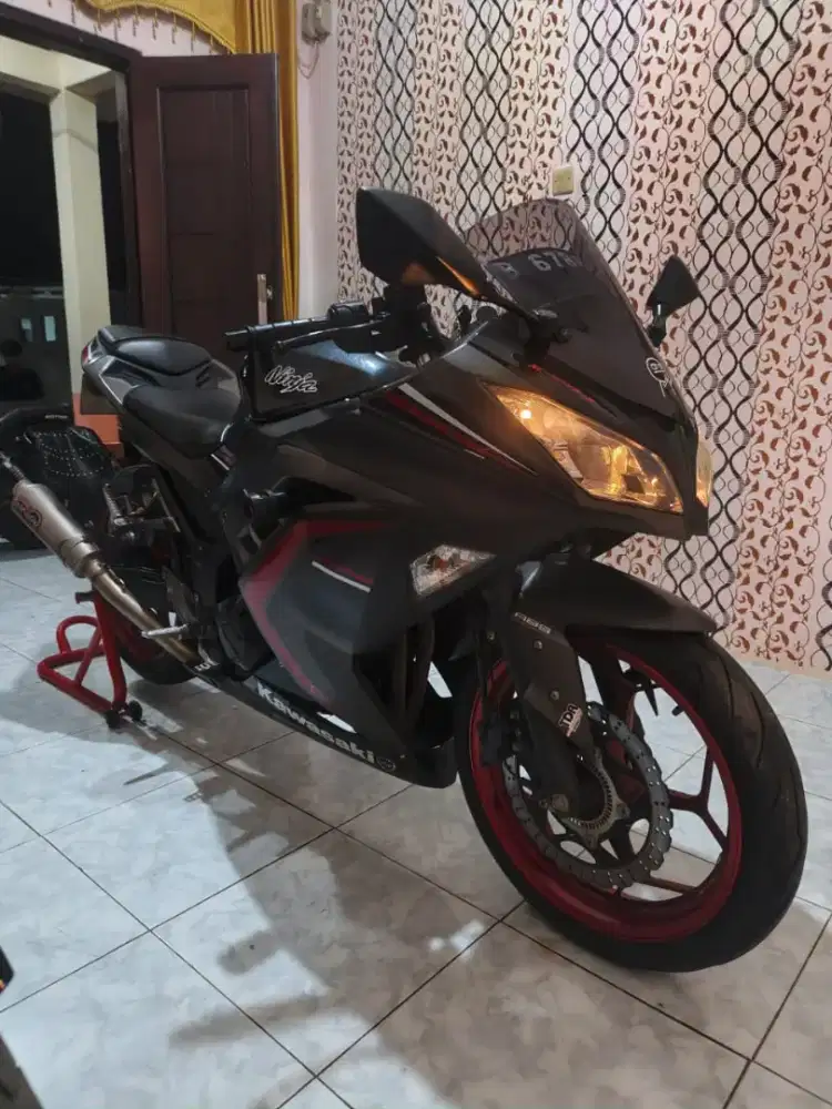 Di jual ninja 250 cc thn 2016 tipe tertinggi ABS