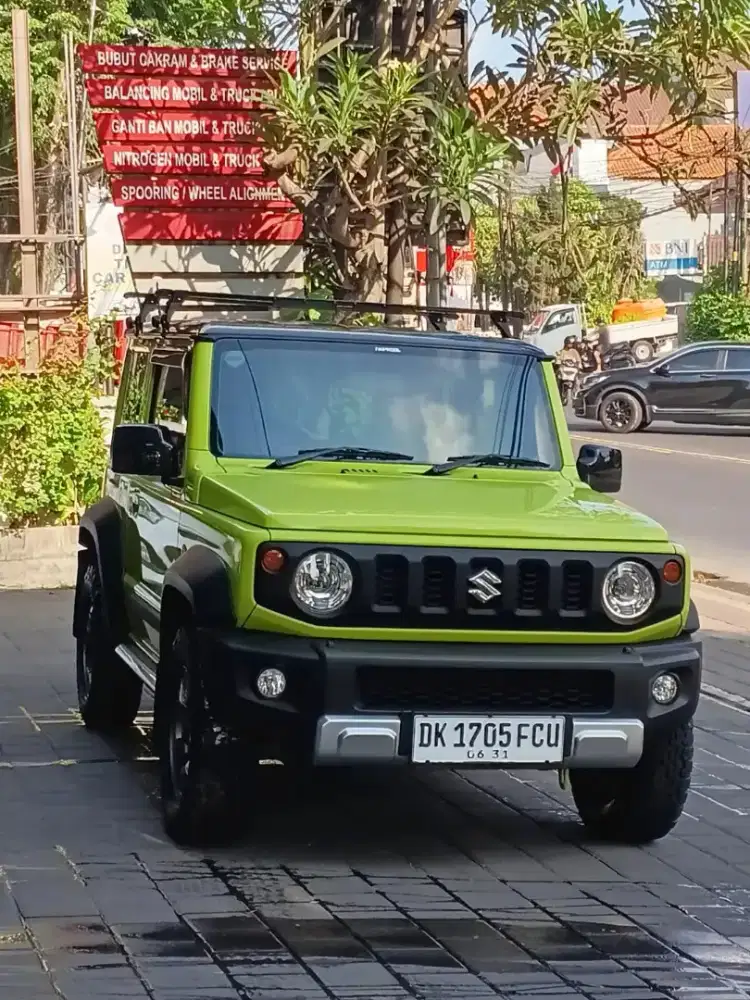 SUZUKI JIMNY 4X4 BENSIN 3 PINTU WARNA MENARIK